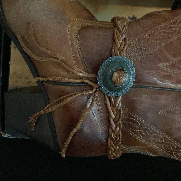 Oak Tree Farms Womens Brown Western Cowgirl Tassel Boots 2.5” Heels SZ 8.5 w/box - Picture 3 of 8